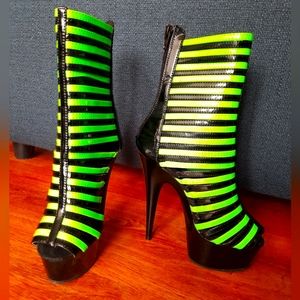 Pleaser Delight neon green platform heels